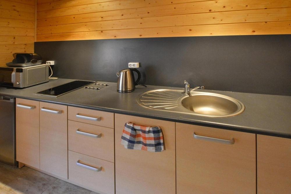 Terraced Houses Close to the Beach, Sianozety