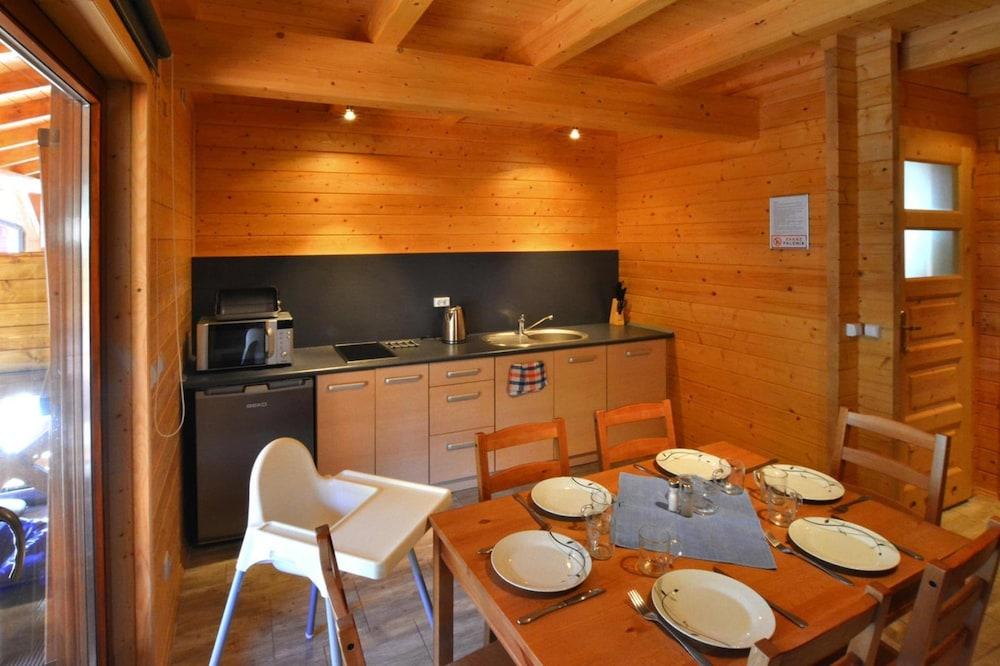 Terraced Houses Close to the Beach, Sianozety