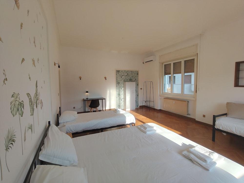 Dock Bay Lodge Hostel