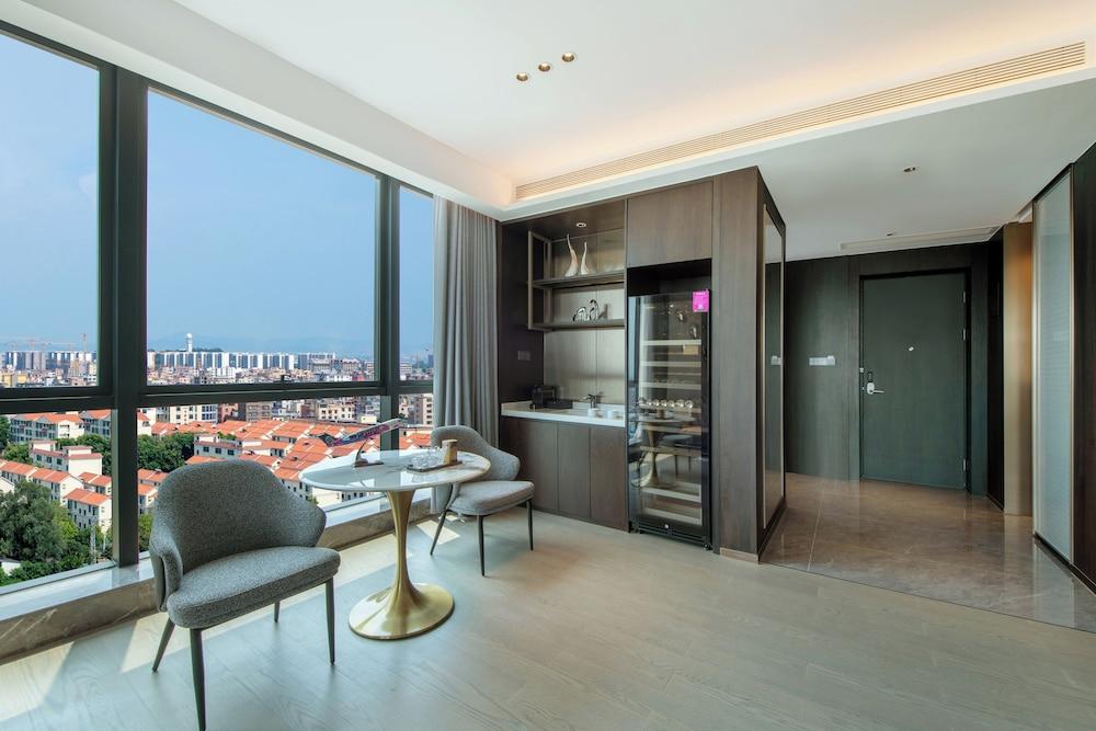 Meihua Airlines Theme Hotel