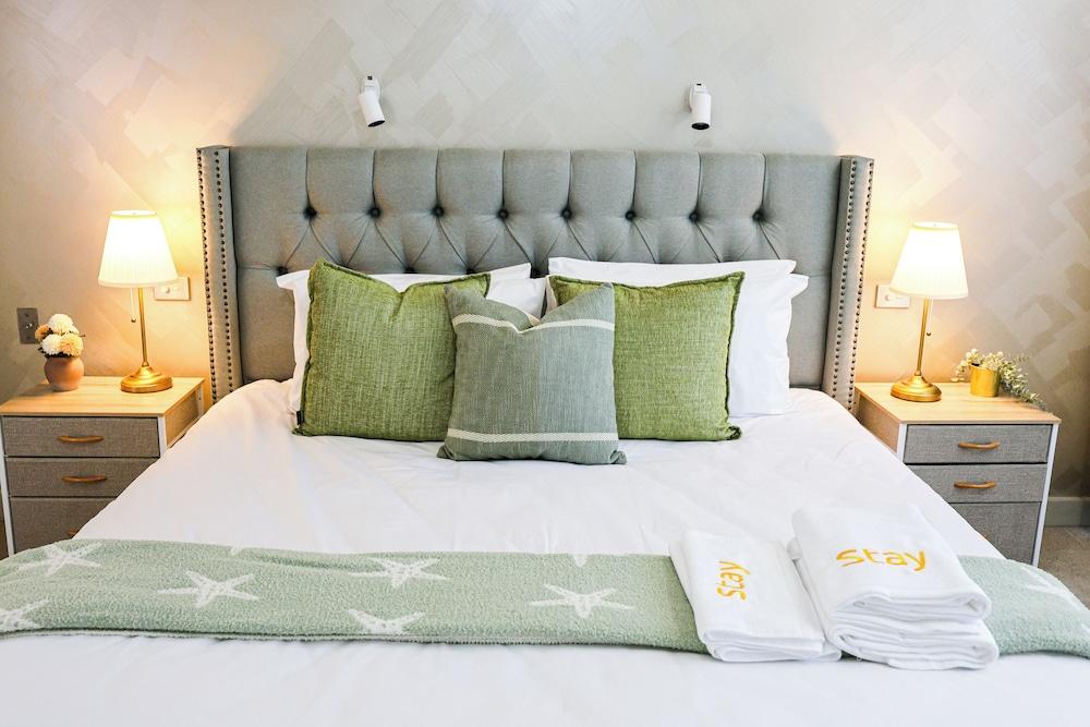 StayAU Spacious 6BR McKinnon Pool Home