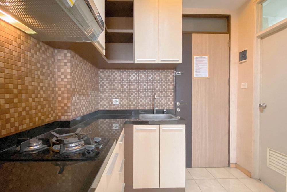 Spacious 1Br Classic At The Edge Bandung Apartment