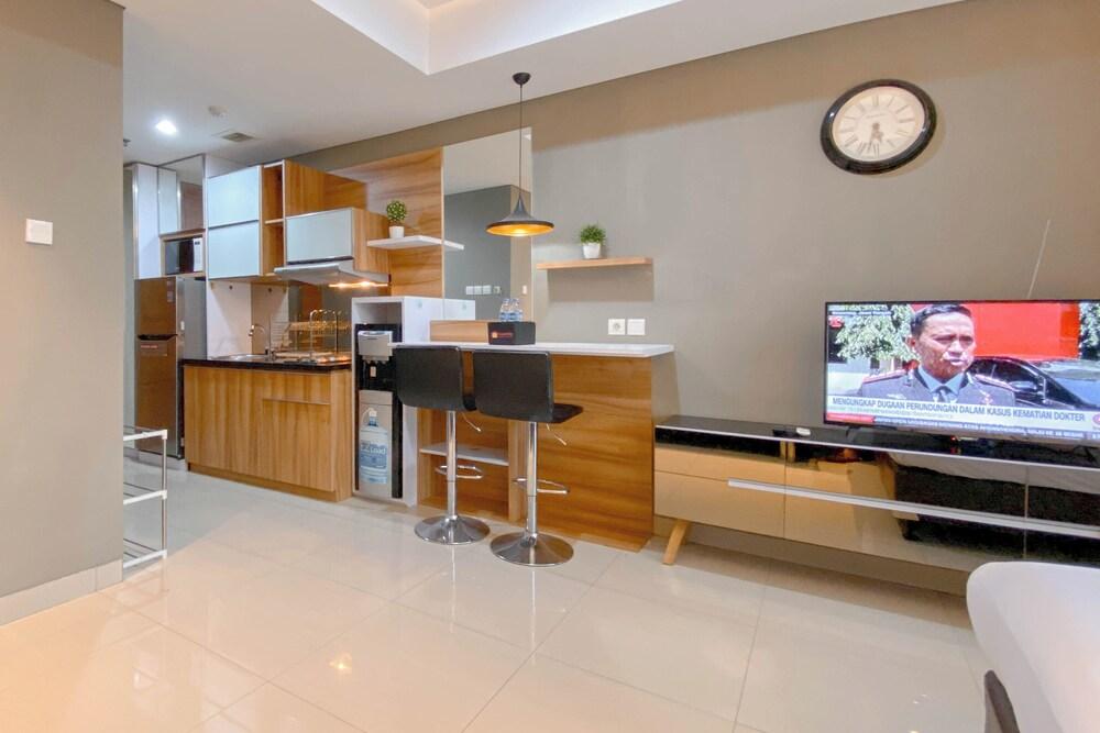 The Regal Studio At Dago Suites Apartment