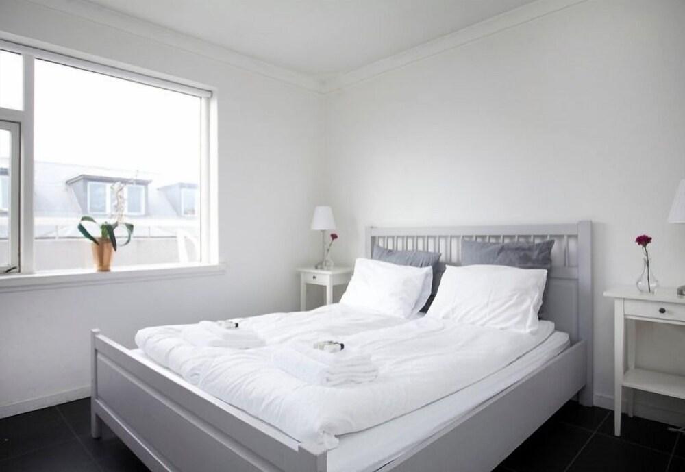 Day Dream Downtown Apartments