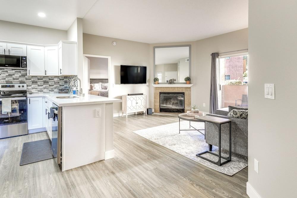 Sunny San Diego Condo w/ Pool Access Near Wineries