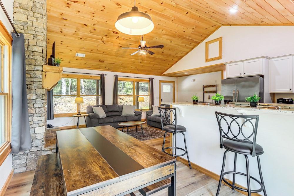 Mccaysville Cabin: Fire Pit, BBQ + More!