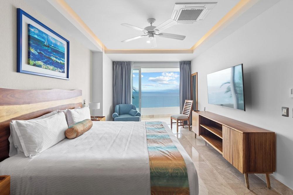 Blue Horizon Luxury Condo