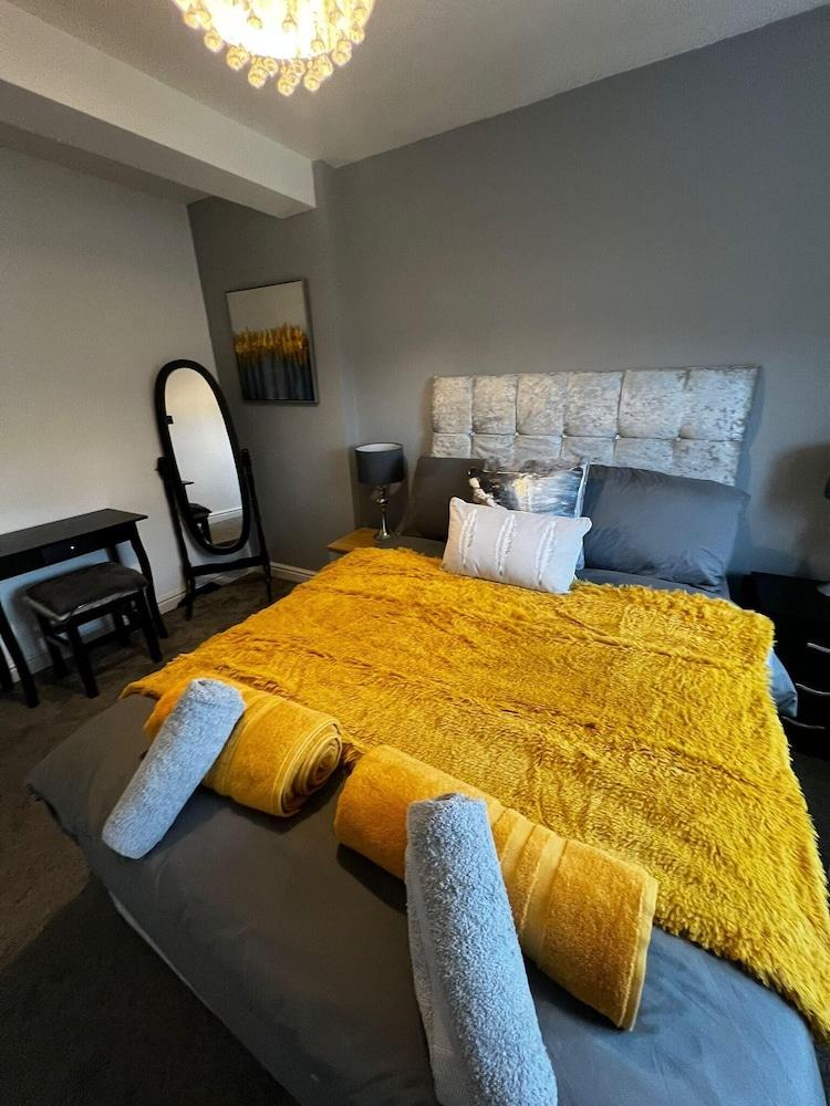 Stay in Comfort , Completely Renovated