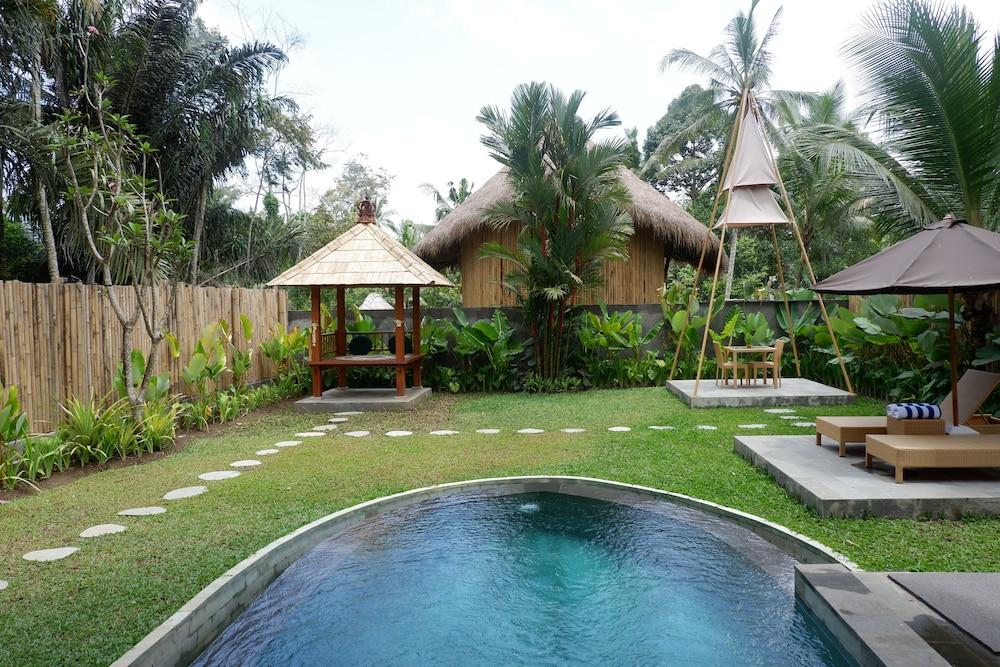 Pitu A Punggul Village Escape