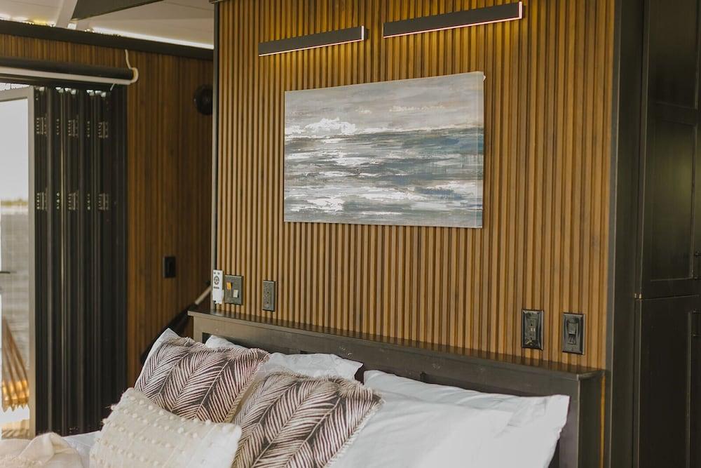 Premium Floating Bungalow by Stay Ombi