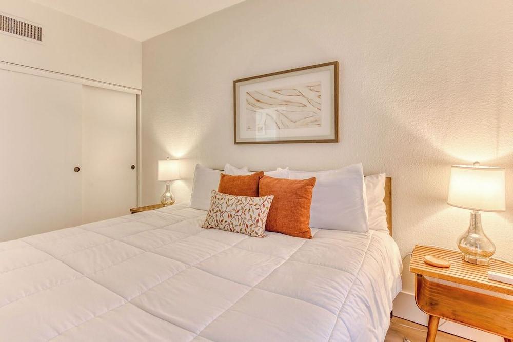 The Sand & Sea Condos - Oceanfront