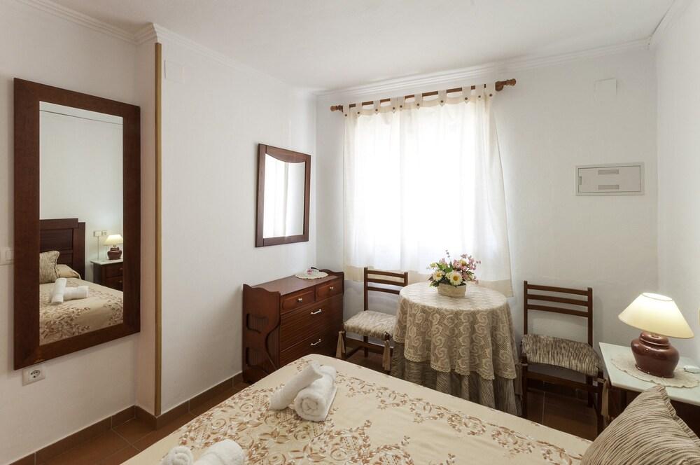 Comtessa in Oliva With 1 Bedrooms and 1 Bathrooms