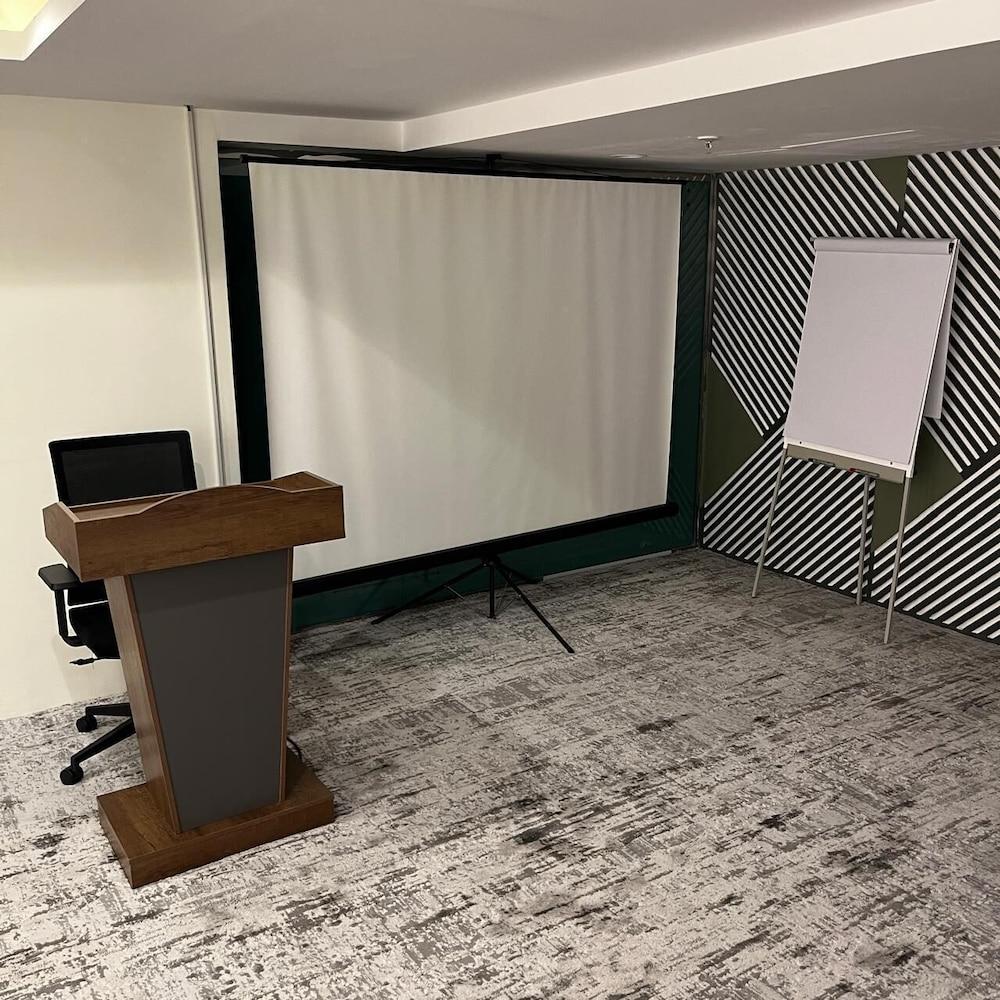 Seven Garden Airport