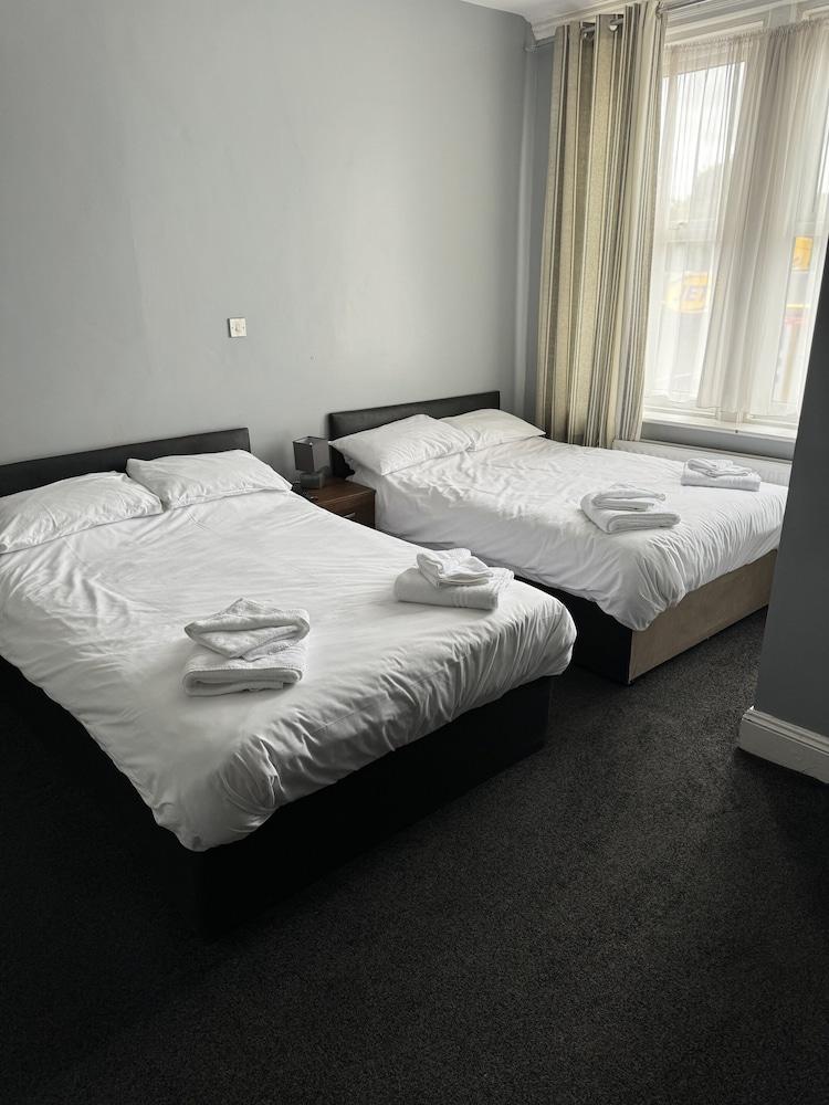 Holystone Bar and Restaurant