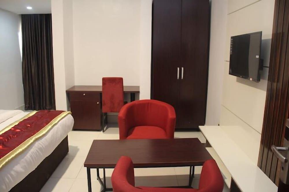 AM 2 PM Hotel and Suites