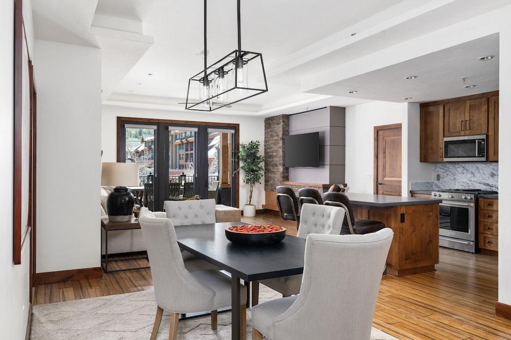 Luxury 4bdr Residence Steps From Heavenly Village 4 Bedroom Condo