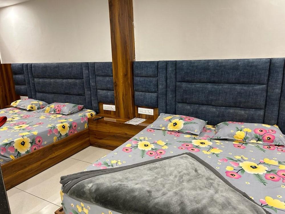 Goroomgo Divya Garhwal