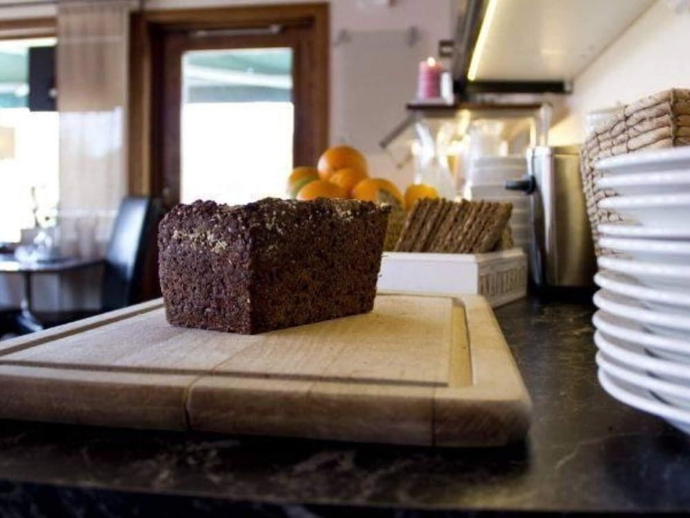 Lively Vacation Home With Free Breakfast