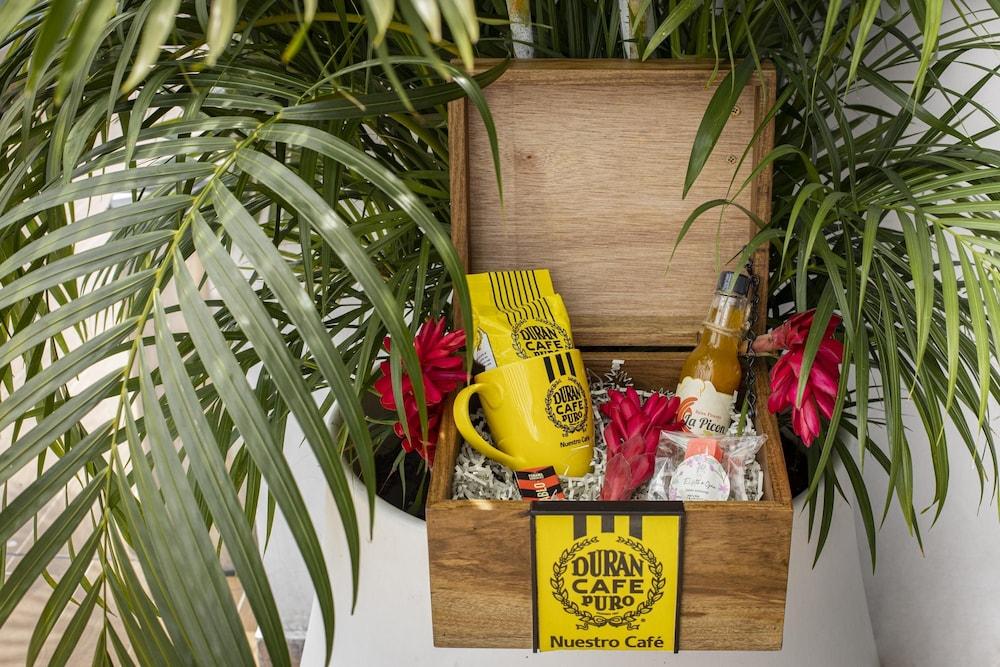 The Chic Condo by Acomodo El Cangrejo