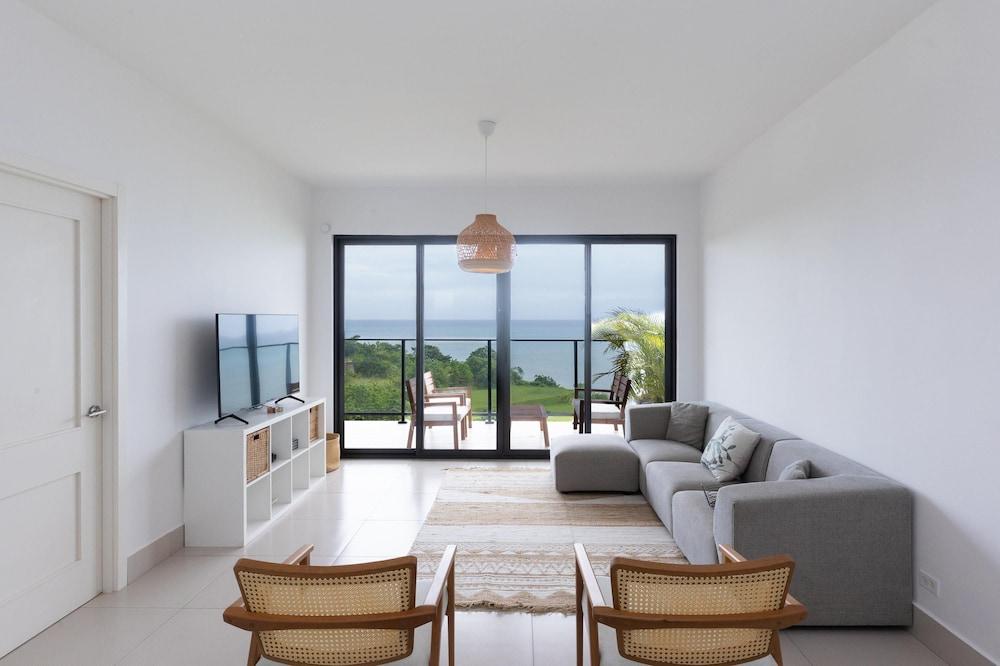 Ourfriends Condo by Acomodo