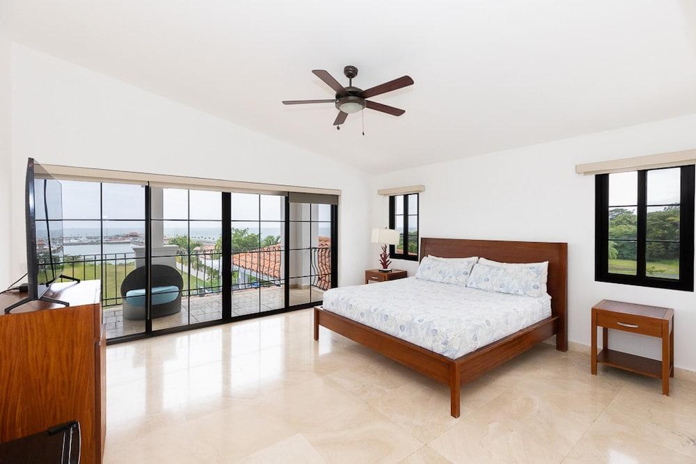 Villa Carisma by Acomodo Vistamar