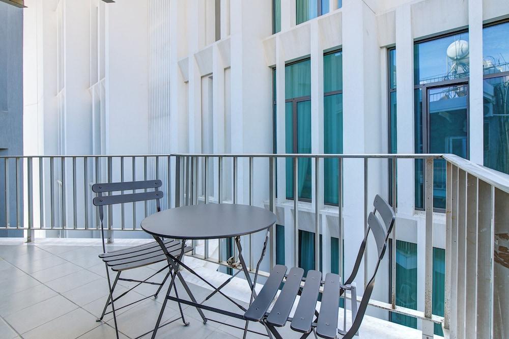 75 Prokymea- Steps From the Sea, Downtown, Balcony