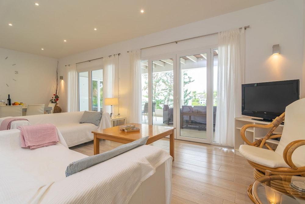 Cala Llonga in Cala d Or