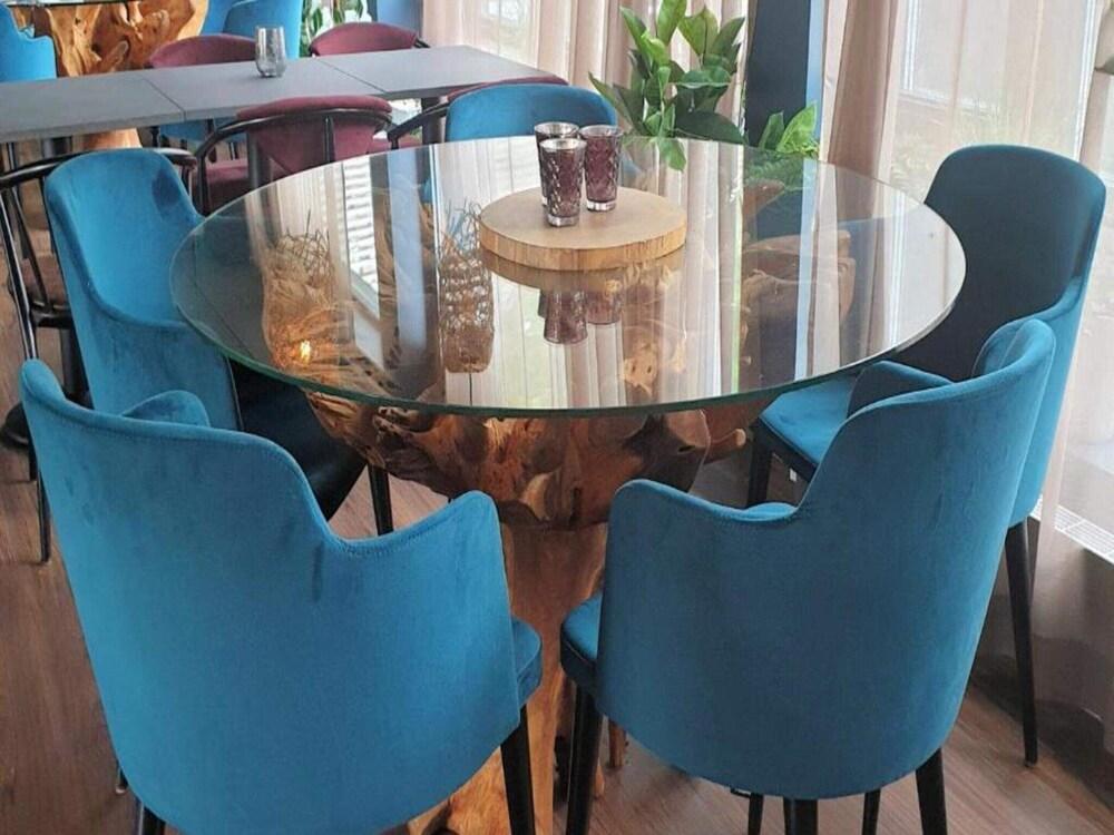 4 Star Vacation Home With Free Breakfast