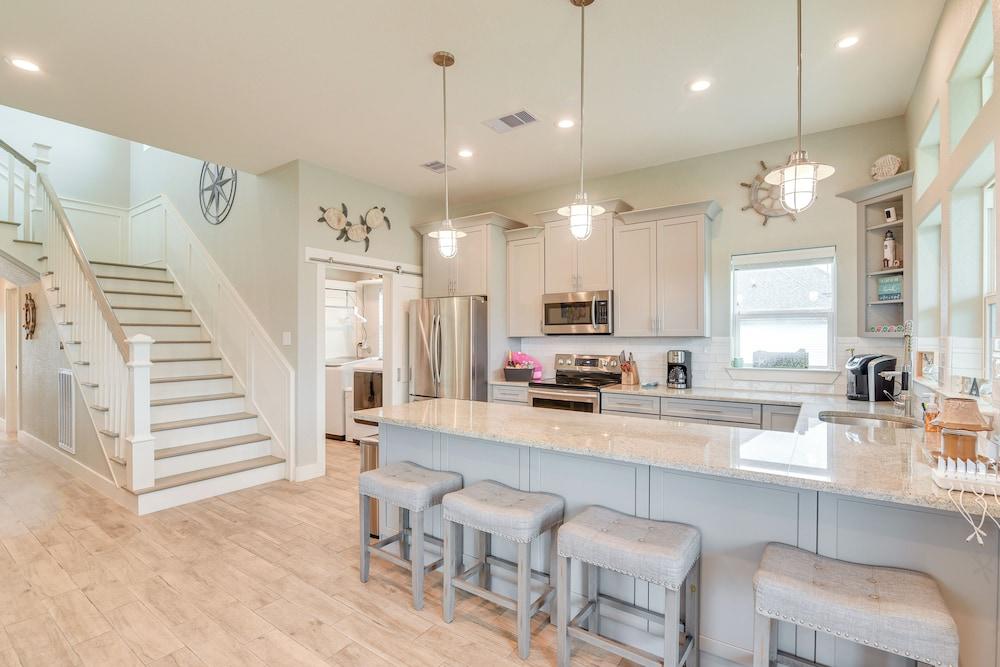 Canal-front Home, Walk to Sea Isle Beach!