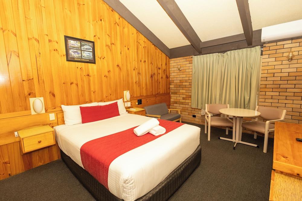 All Travellers Motor inn