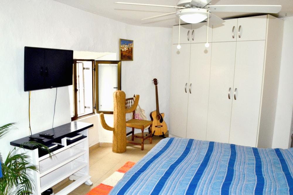 Sunny Hideaway in Almunecar