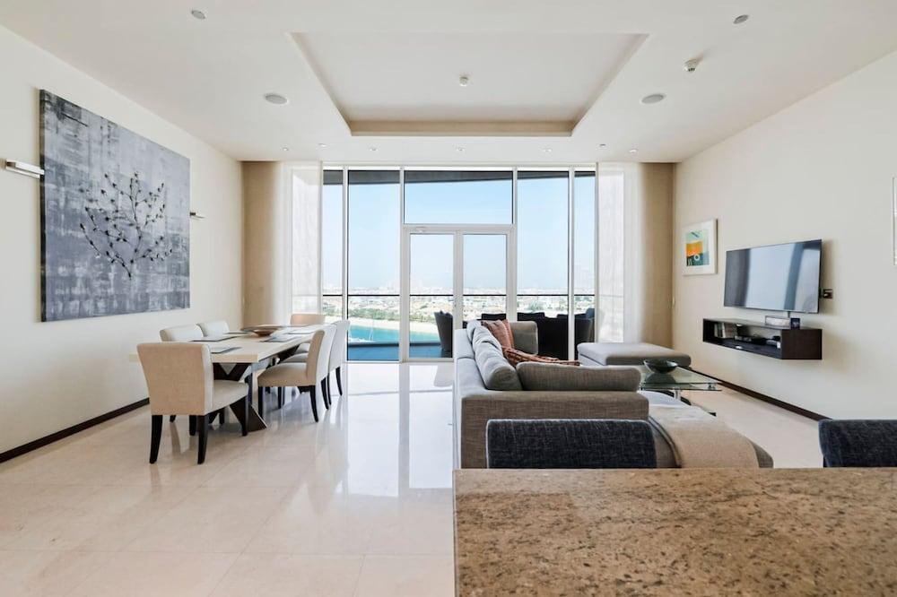 2 BD Tiara Palm Views Beach Pool Amazing Views