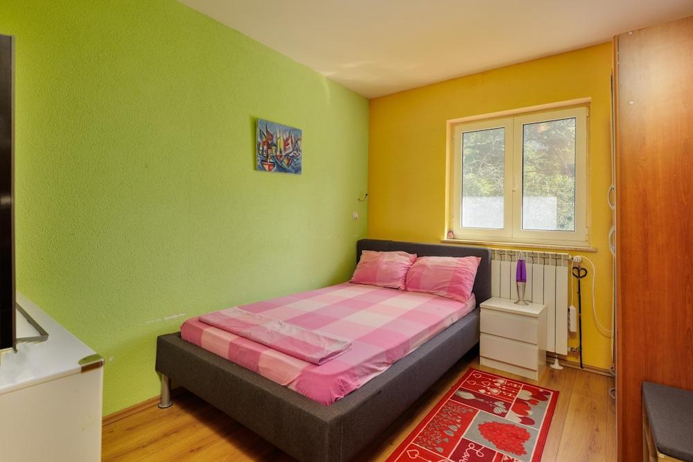 Colourful Seaview Apartment