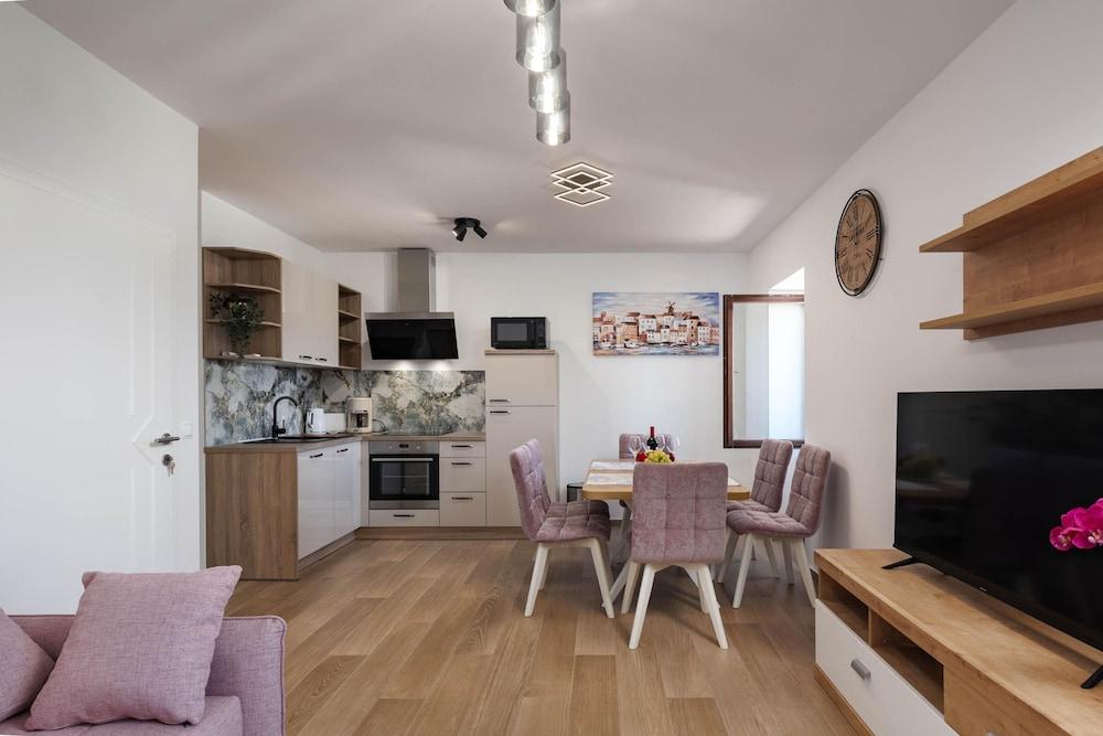 Seafront Apartment Nana 2