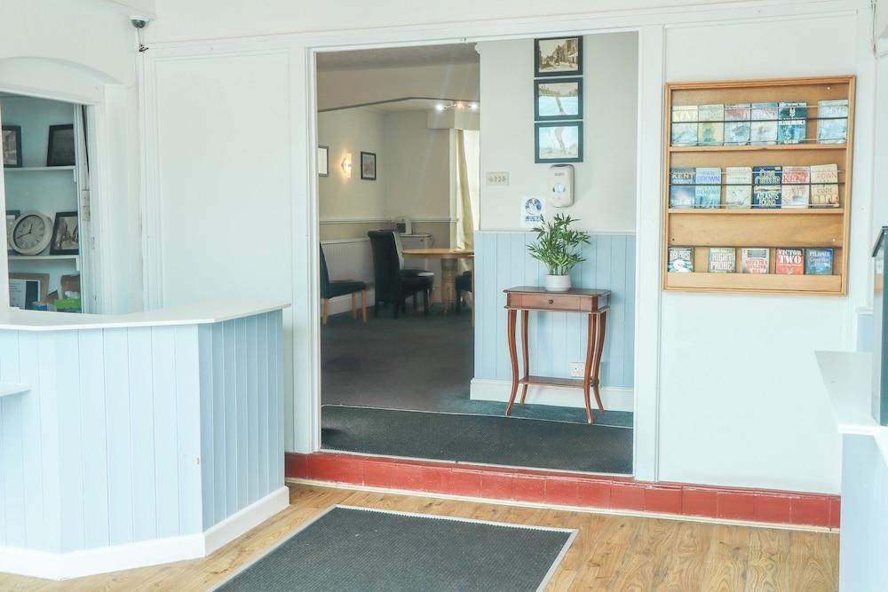 OYO Meadows Way Guest House