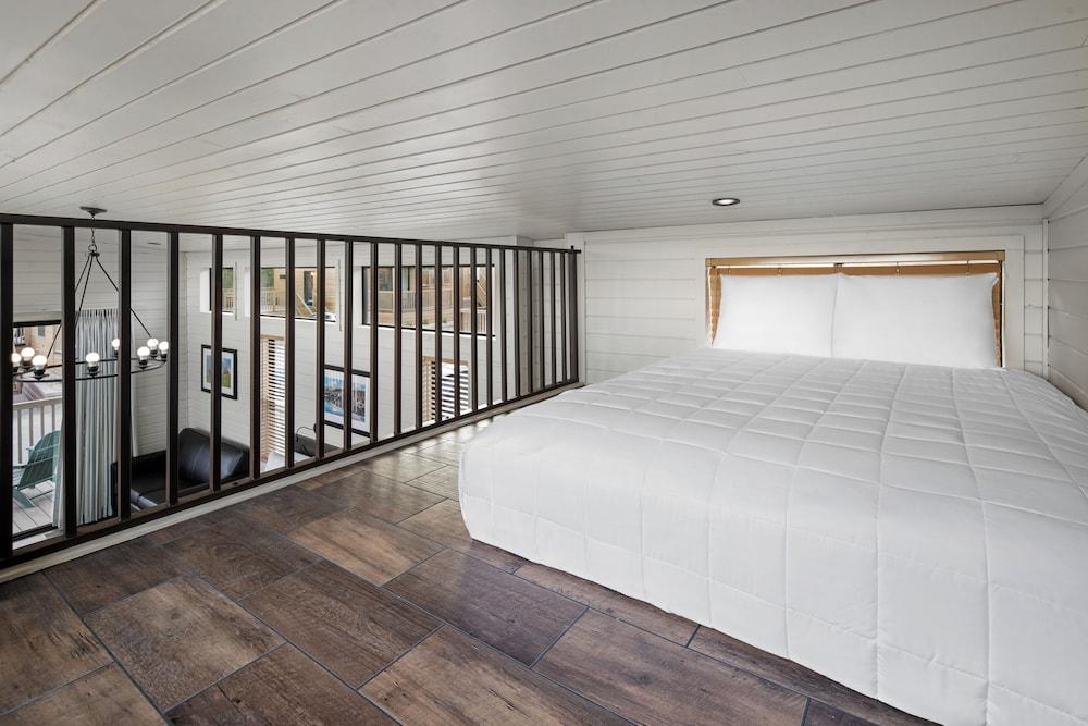 Jellystone Park at Larkspur