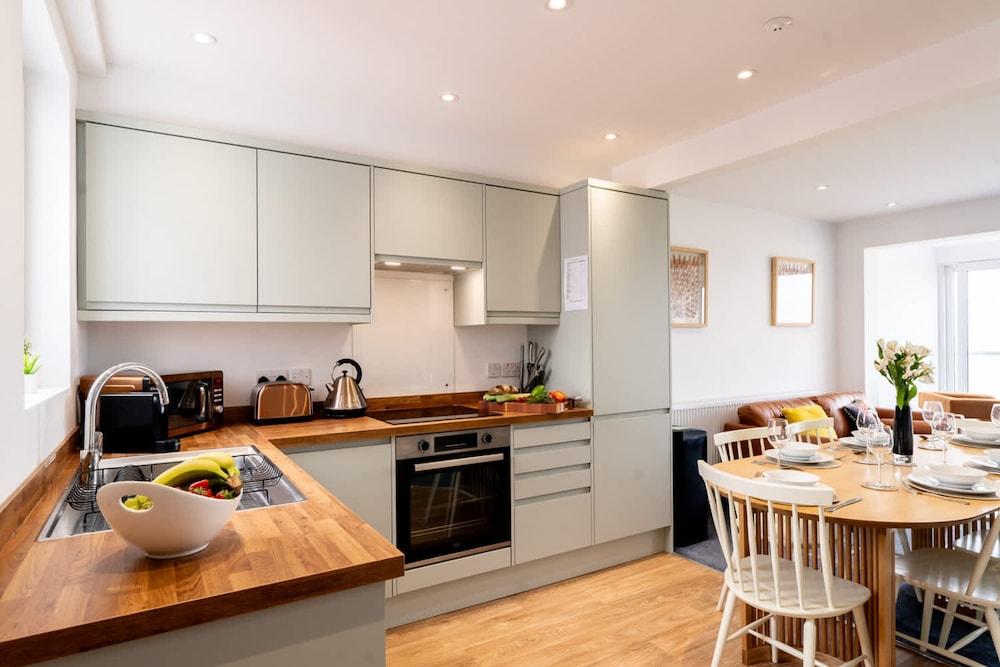 Magnificent Beach House Seaview Upside-down