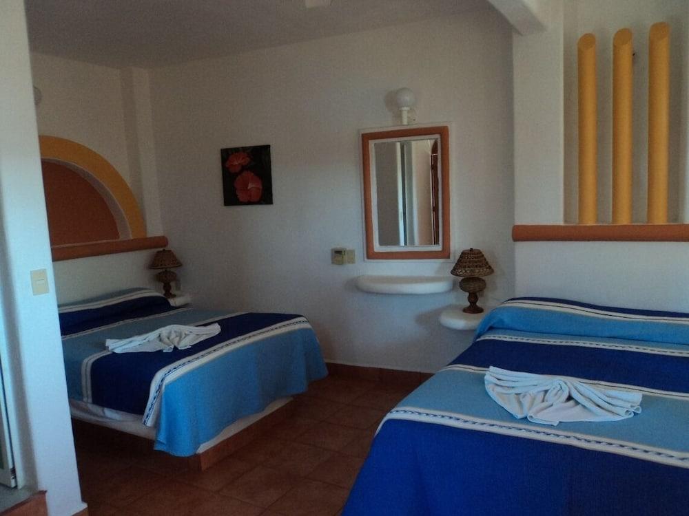 casa adriana zihuatanejo