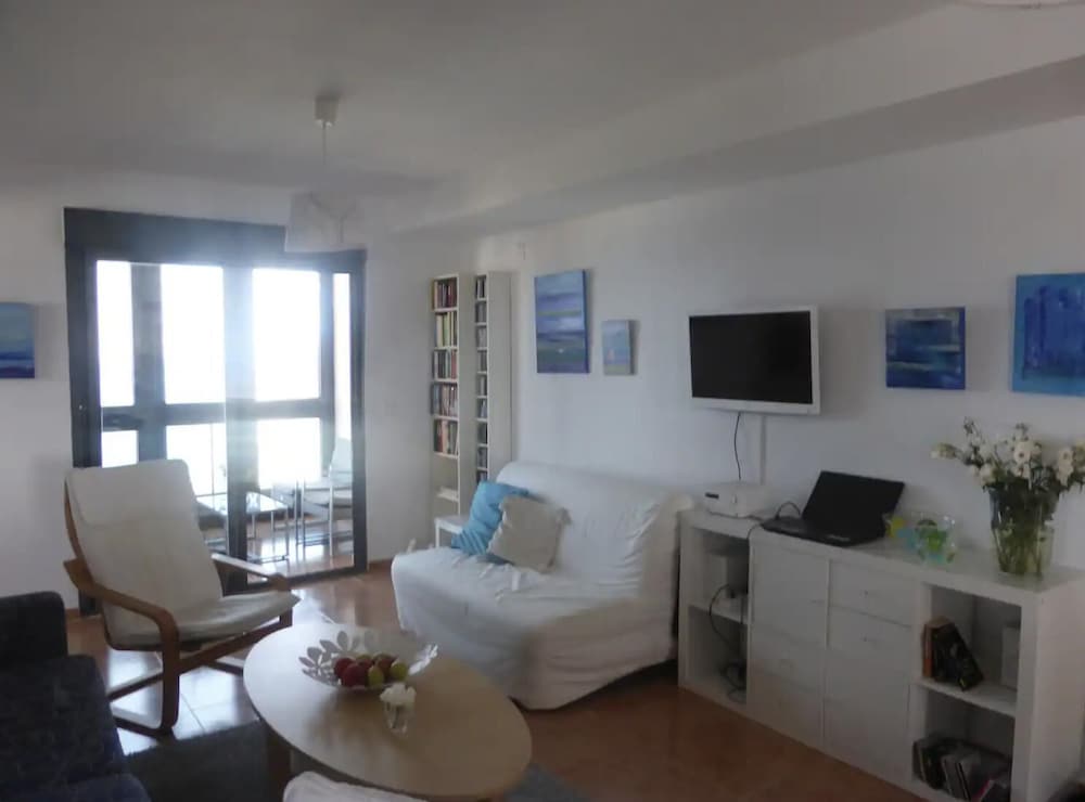 3bed Penthouse Apt With Private Terrace & Balcony