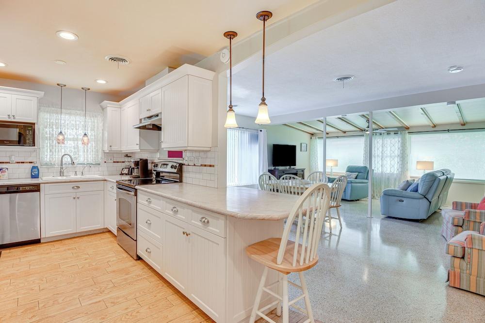 Mins From Anna Maria Island: Bright Home w/ Pool!