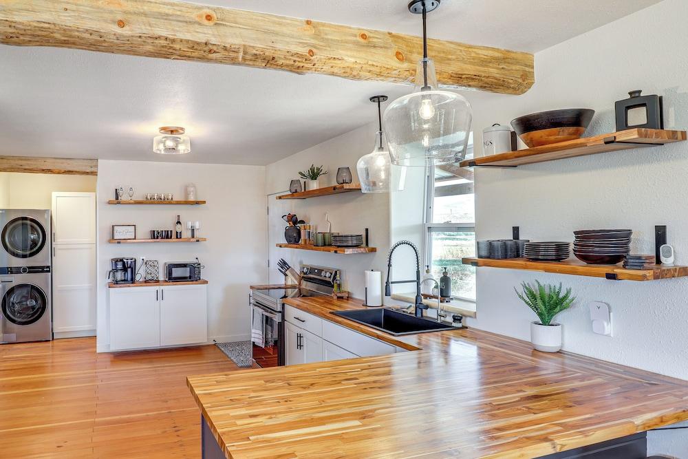 Mountain-view Log Cabin in Wyoming Wilderness