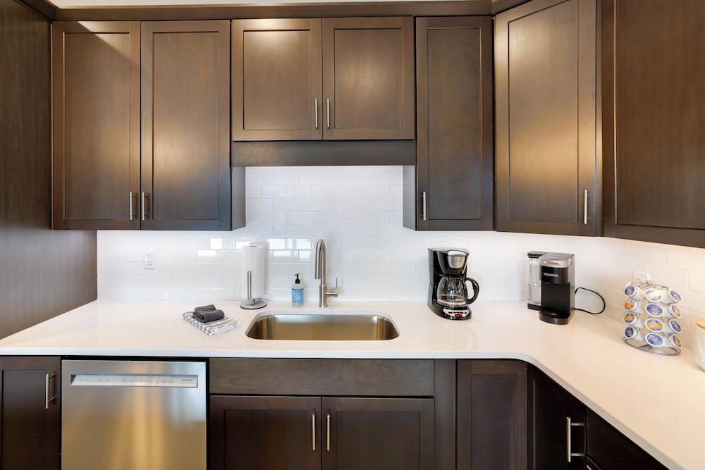 Downtown Lynchburg Condo w/ Balcony: Walk to River