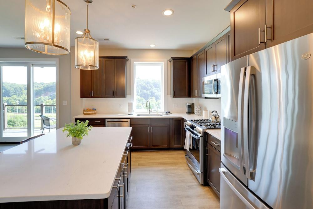 Pet-friendly Lynchburg Condo: Balcony w/ Views!