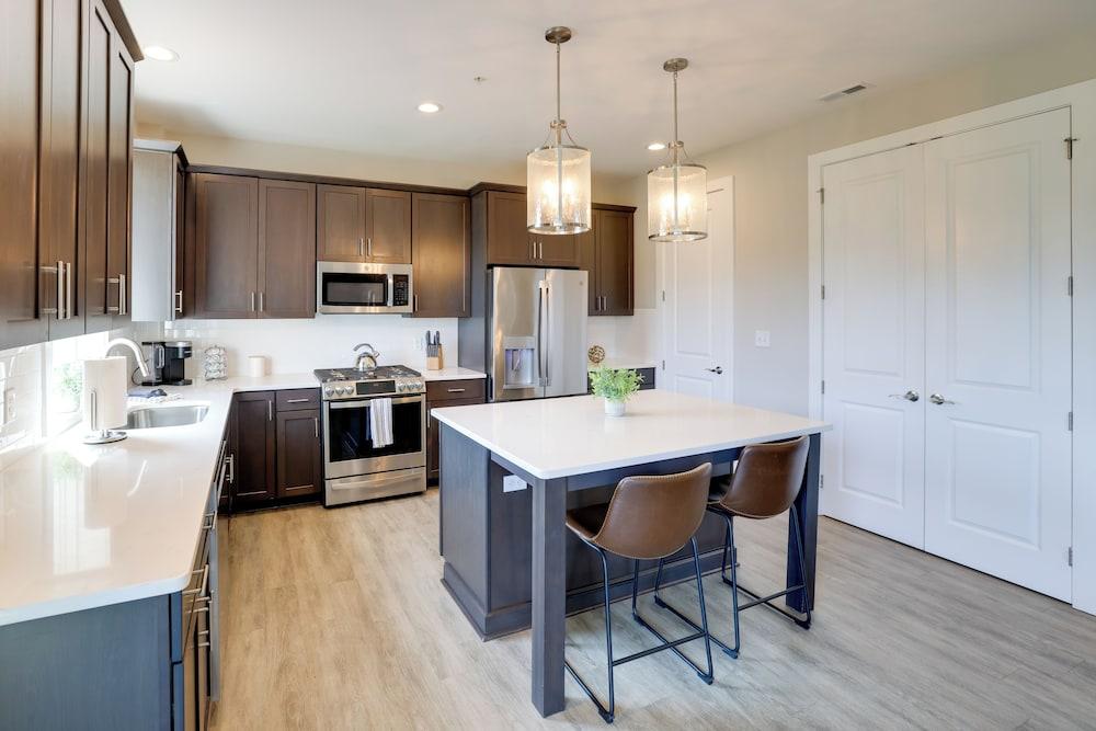 Pet-friendly Lynchburg Condo: Balcony w/ Views!