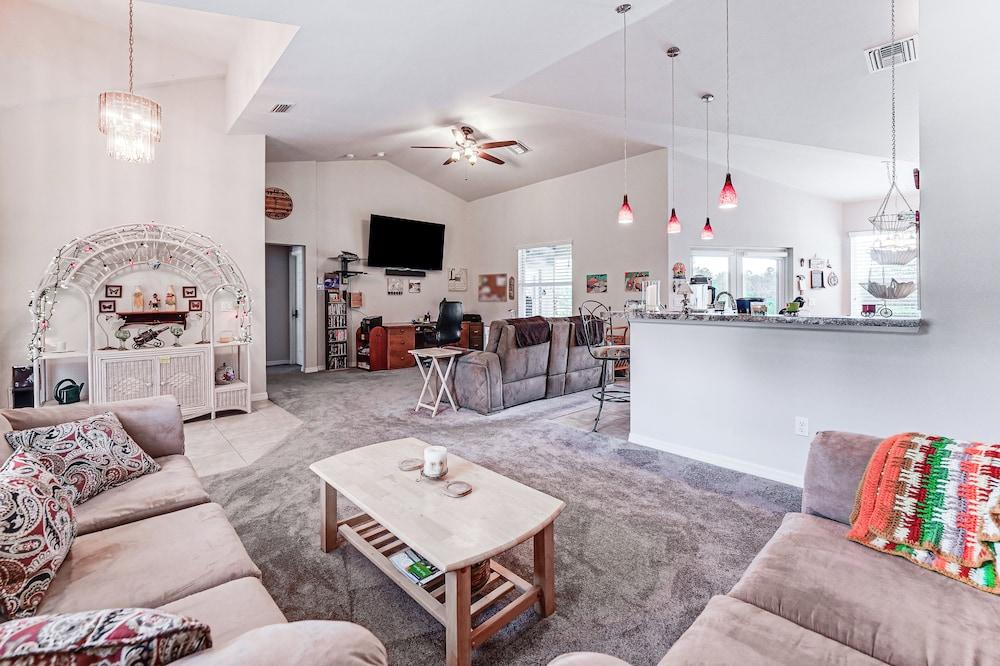 Fire Table & Home Gym: Secluded Naples Home