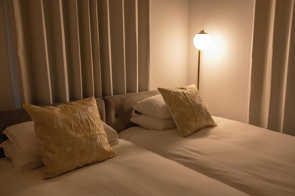 It' ta de ChouChou - Self Check-In Only