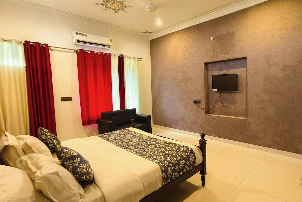 Hotel mountain palace Udaipur