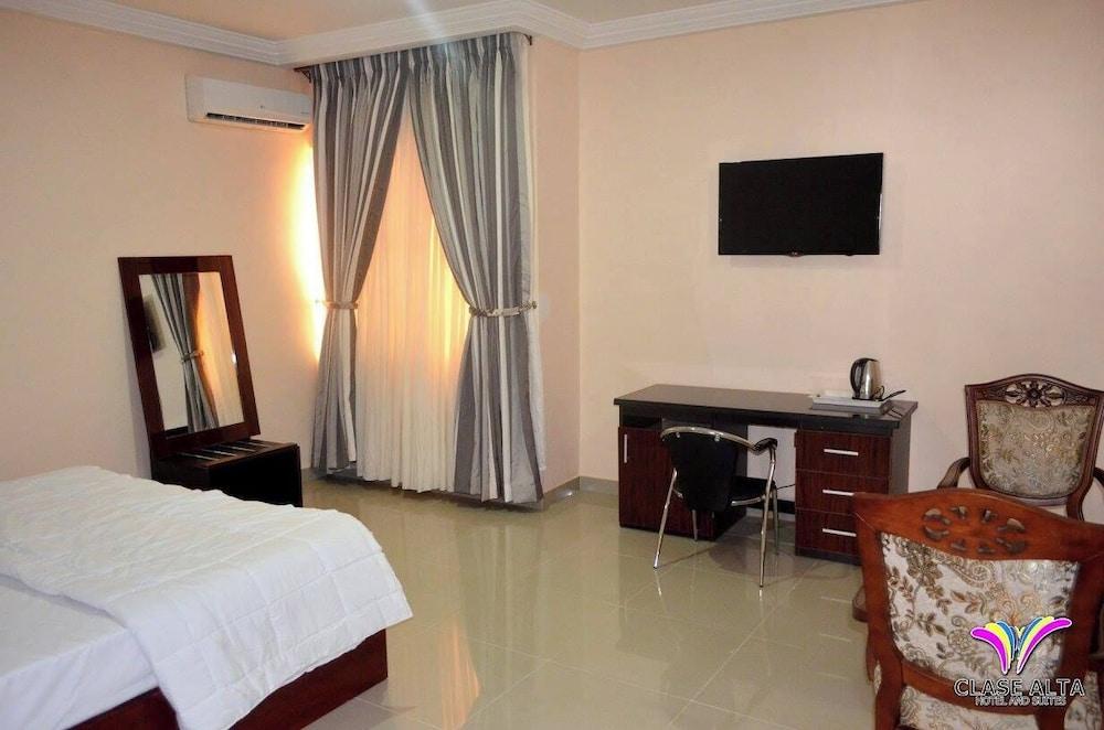 Clase Alta Hotel and Suites Limited