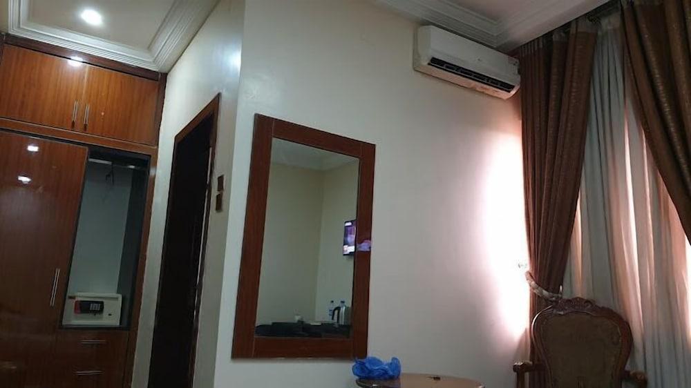 Clase Alta Hotel and Suites Limited