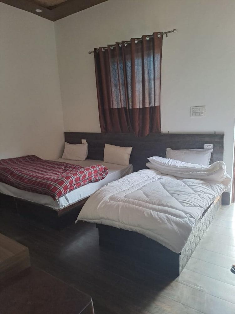 Goroomgo Kedar Chaukhamba Homestay